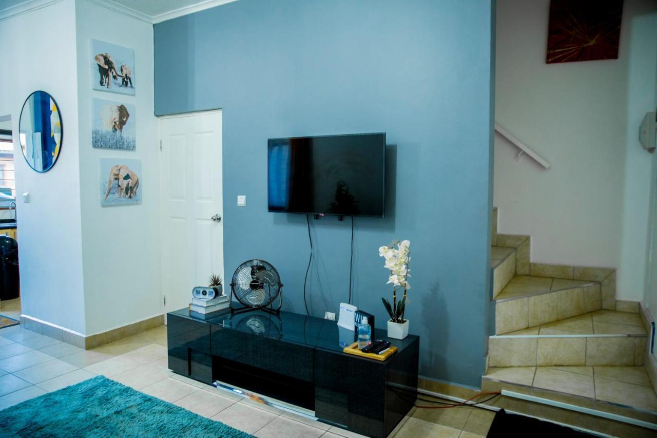 Sanctuary Aparthotel-Ac-Garden- Solar-Wi-Fi -Firepit-Park-Carport Lusaka Luaran gambar