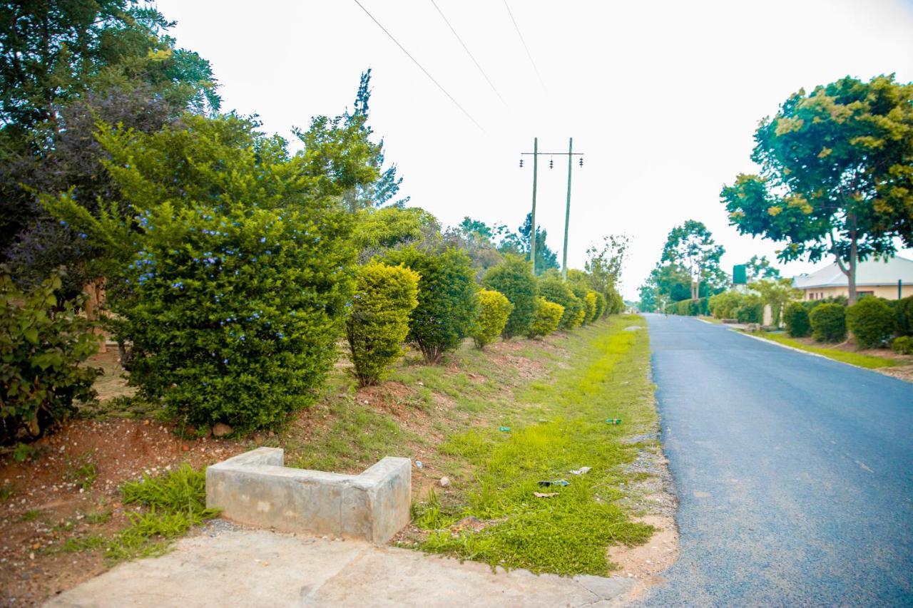 Sanctuary Aparthotel-Ac-Garden- Solar-Wi-Fi -Firepit-Park-Carport Lusaka Luaran gambar