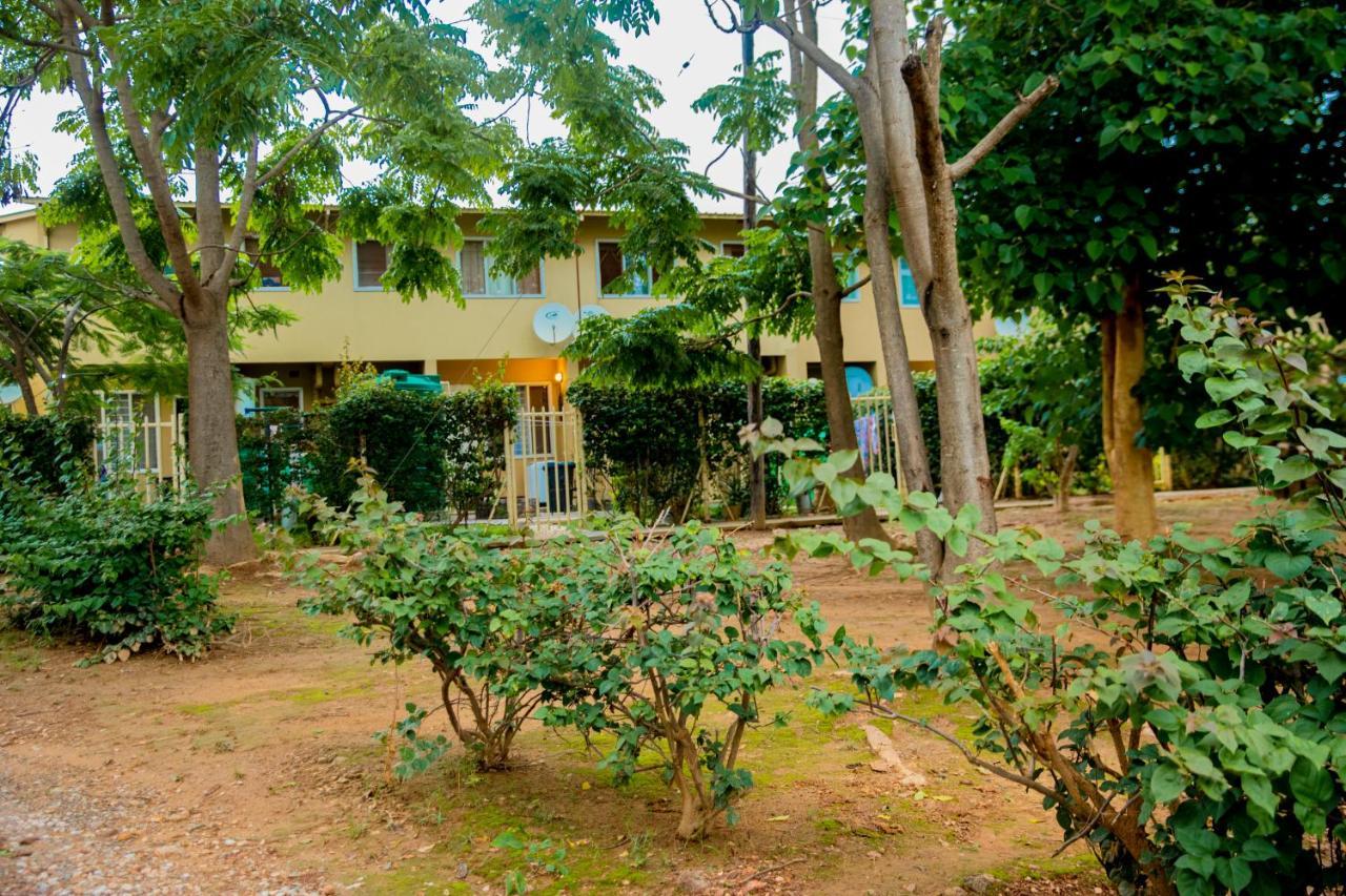Sanctuary Aparthotel-Ac-Garden- Solar-Wi-Fi -Firepit-Park-Carport Lusaka Luaran gambar