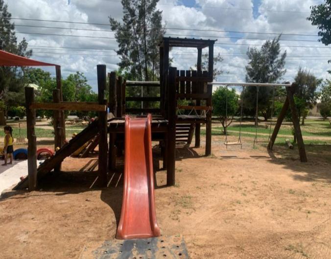 Sanctuary Aparthotel-Ac-Garden- Solar-Wi-Fi -Firepit-Park-Carport Lusaka Luaran gambar