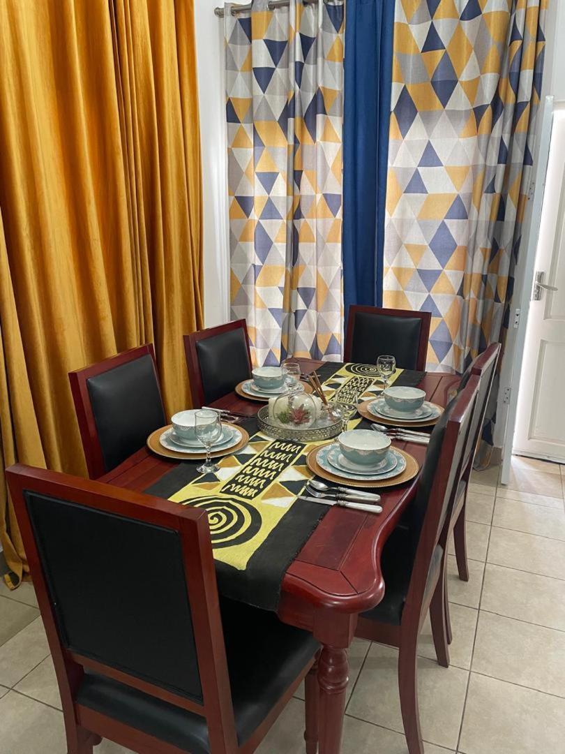 Sanctuary Aparthotel-Ac-Garden- Solar-Wi-Fi -Firepit-Park-Carport Lusaka Luaran gambar