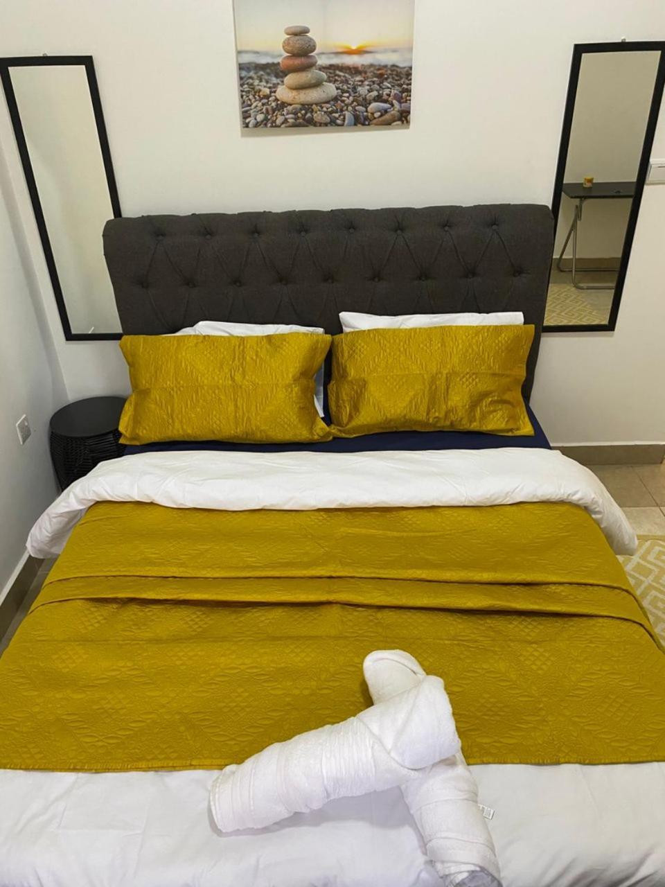 Sanctuary Aparthotel-Ac-Garden- Solar-Wi-Fi -Firepit-Park-Carport Lusaka Luaran gambar