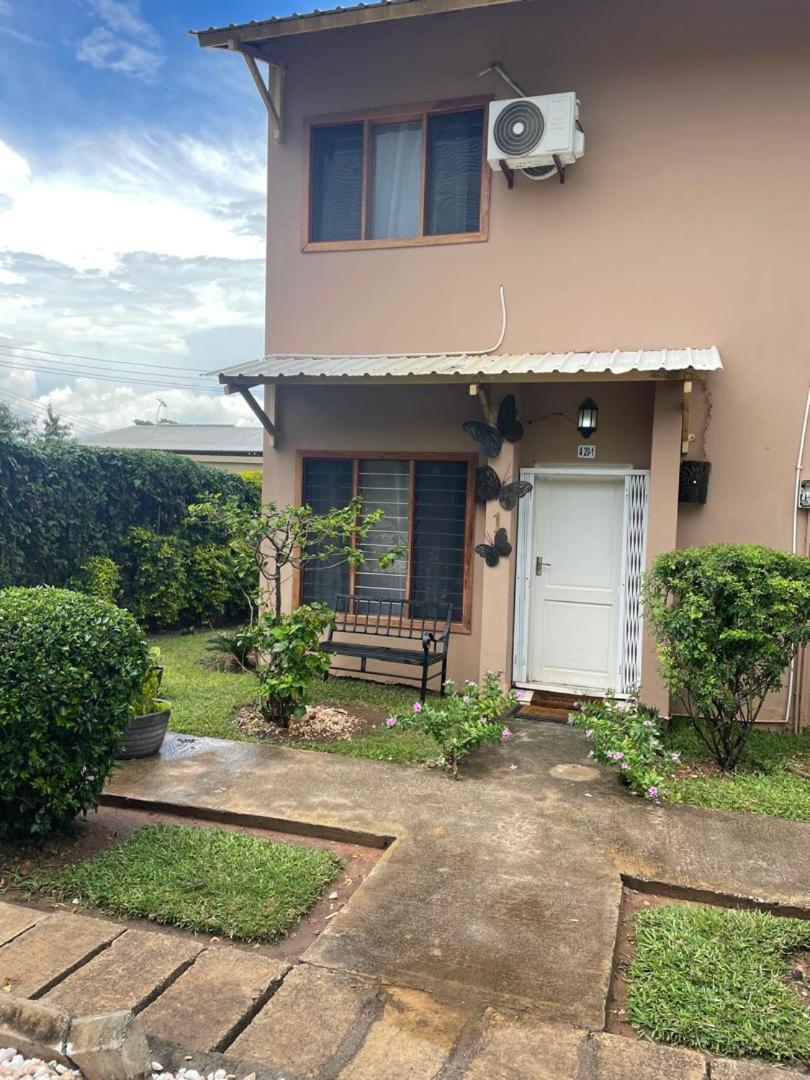 Sanctuary Aparthotel-Ac-Garden- Solar-Wi-Fi -Firepit-Park-Carport Lusaka Luaran gambar